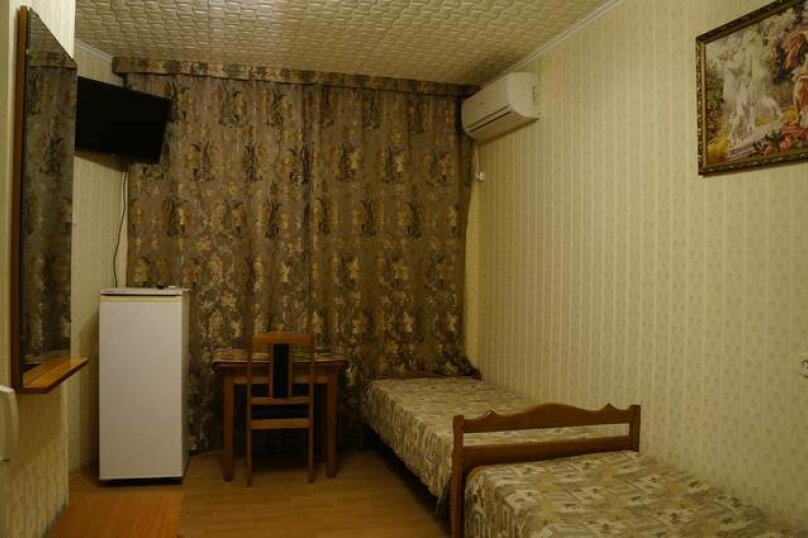 3 местный номер на 3 этаже (номер 4), переулок Победы, 43, Лазаревское - Фотография 1