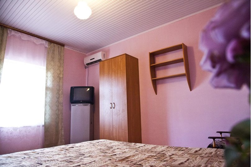 Семейный, Крымская улица, 6, Голубицкая - Фотография 2
