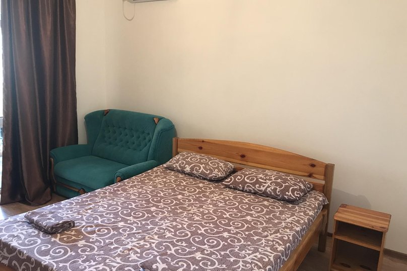Трехместный номер с балконом, улица Куш-Кая, 3, Судак - Фотография 1