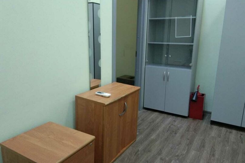 Трех местный номер с одной двухспальной кроватью и одной односпальной (семейный), 2-я Рощинская улица, 4, Москва - Фотография 1