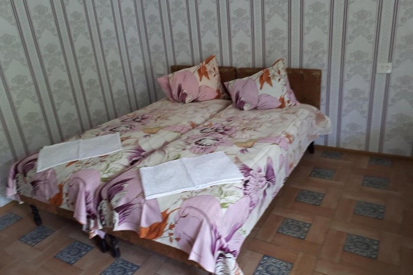 Трехместный номер, село Агараки, Монашеское ущелье, Золотая бухта, 12, Пицунда - Фотография 2