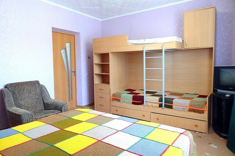 4-х местная комната с общим санузлом (на 3 комнаты), Новороссийская улица, 26, Геленджик - Фотография 3