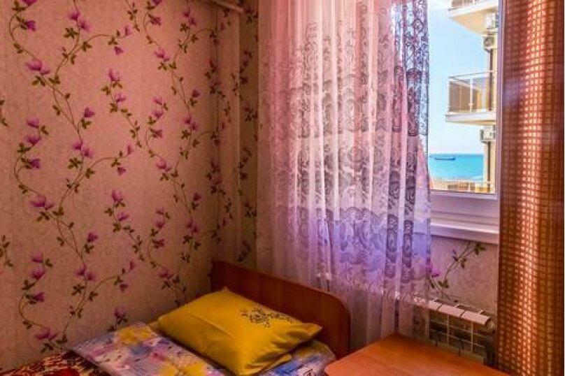 Семейный четырёхместный номер, Просторная улица, 1, Геленджик - Фотография 2