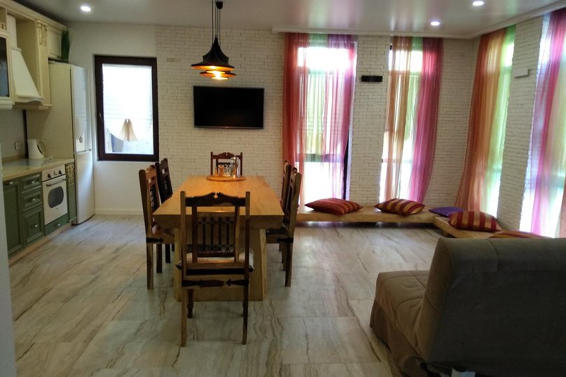 4-комн. квартира, 77 кв.м. на 8 человек, Защитников Кавказа, 77/2к8, Красная Поляна - Фотография 1